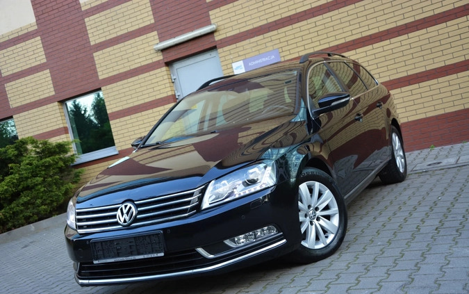 Volkswagen Passat cena 43900 przebieg: 232000, rok produkcji 2014 z Elbląg małe 781